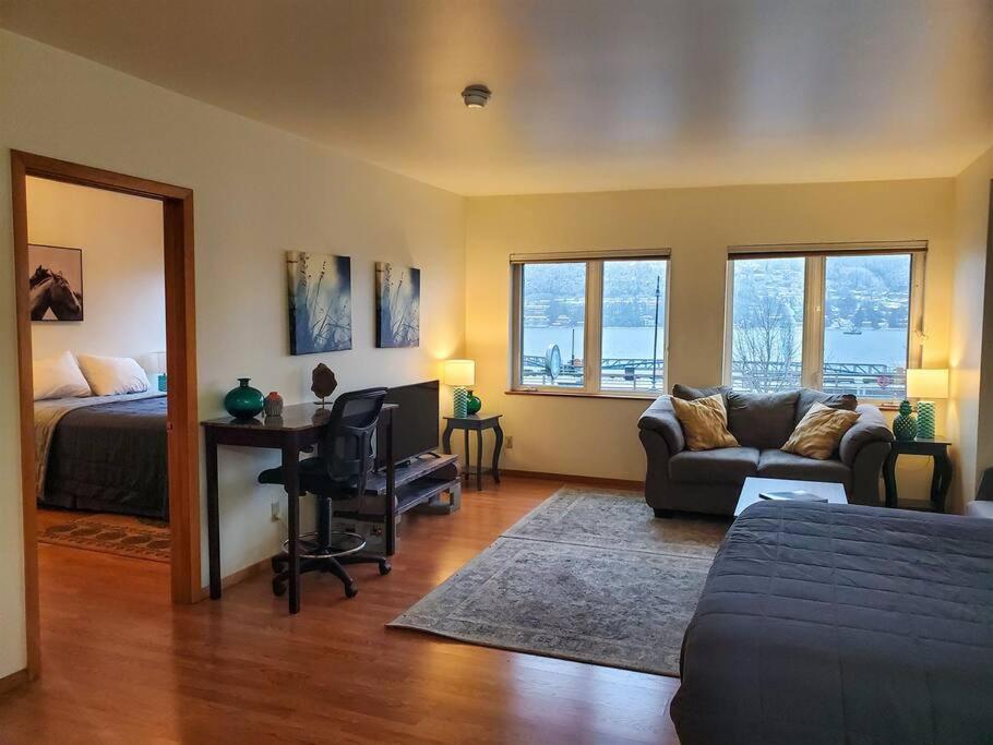 Downtown Juneau Gem: 1BR Apt with Stunning Views! - B&B