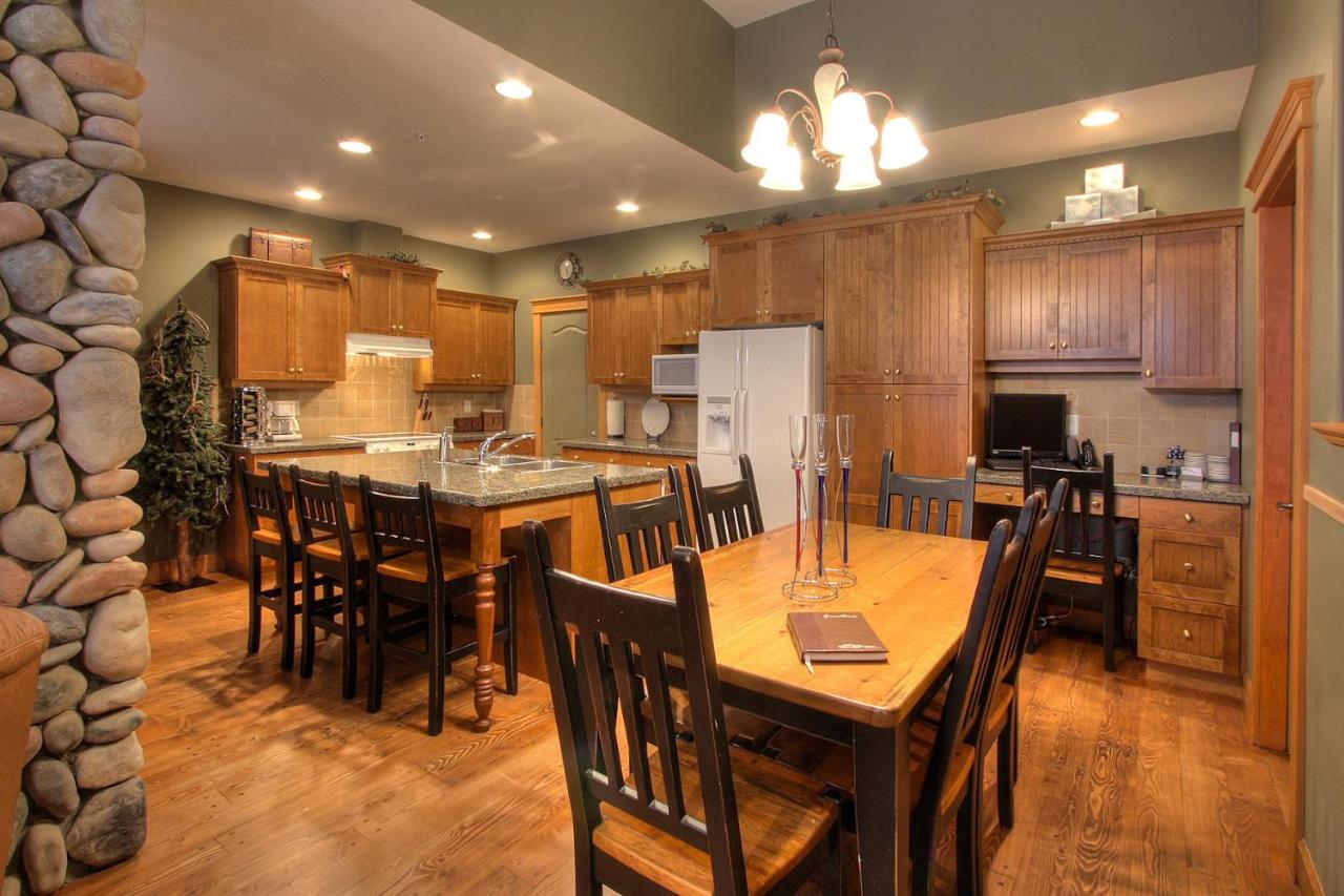 Treetops Ski Luxury Townhouse - B&B Big Eddy