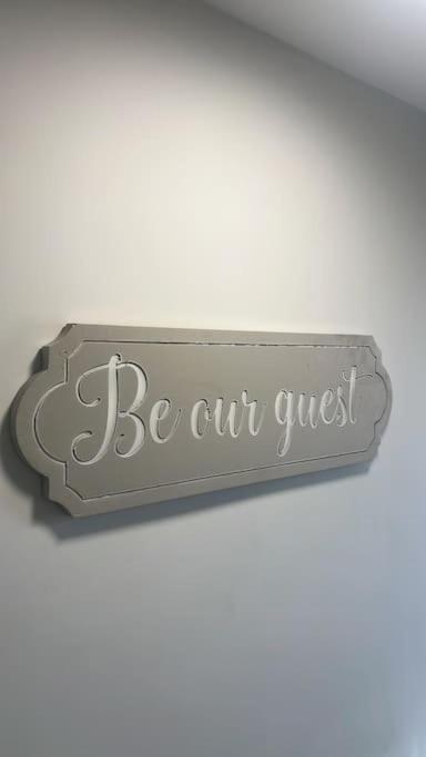 Westland Suites - Stylish, Modern, Elegant, Central Apartments - Ferienwohnung