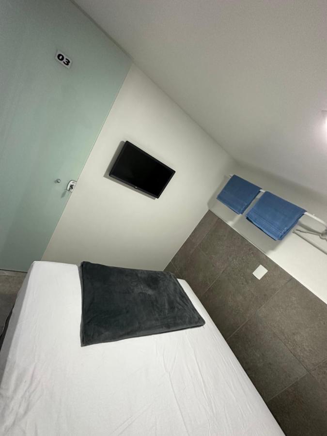 Quarto privativo com banheiro compartilhado,a 800mts do pátio do forró - B&B
