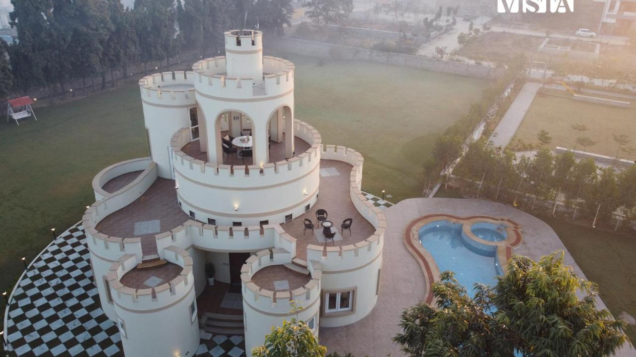 StayVista's Mystic Castle with Terrace, Swimming Pool, Lawn with Gazebo - B&B