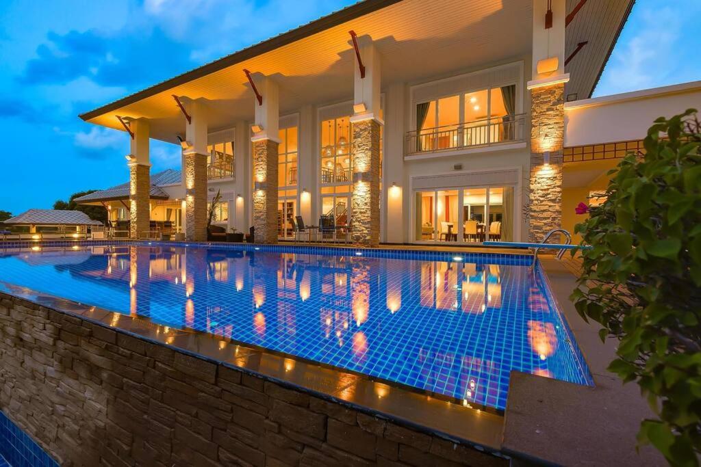 7 Bedrooms Mansion on The Golf Course! JB2 - B&B Hua Hin