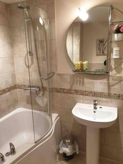 Seagull-Charming Two Bed Ground Floor Retreat, Can sleep 6 - B&B Scarborough