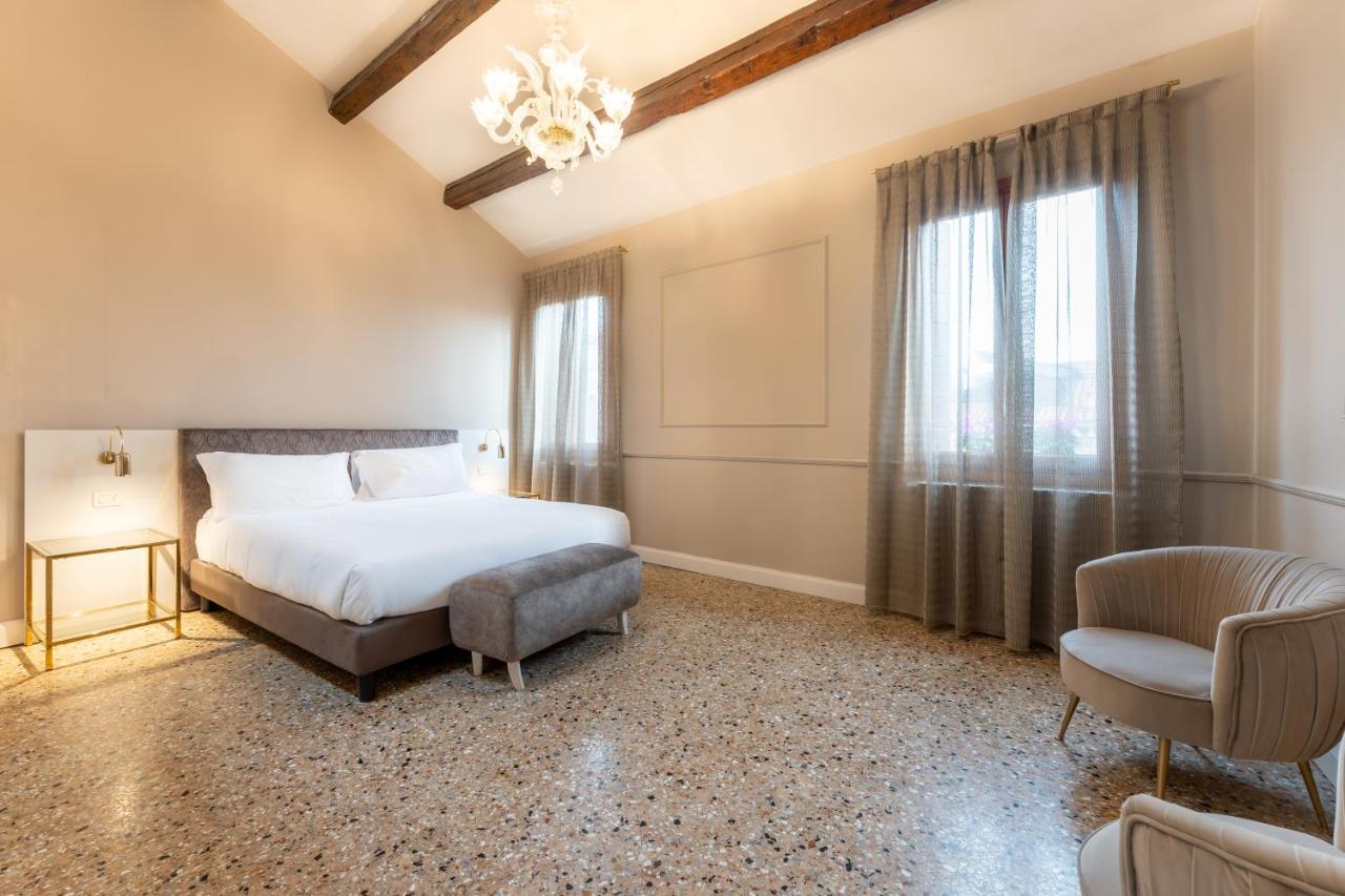 Superior Apartment with Canal View