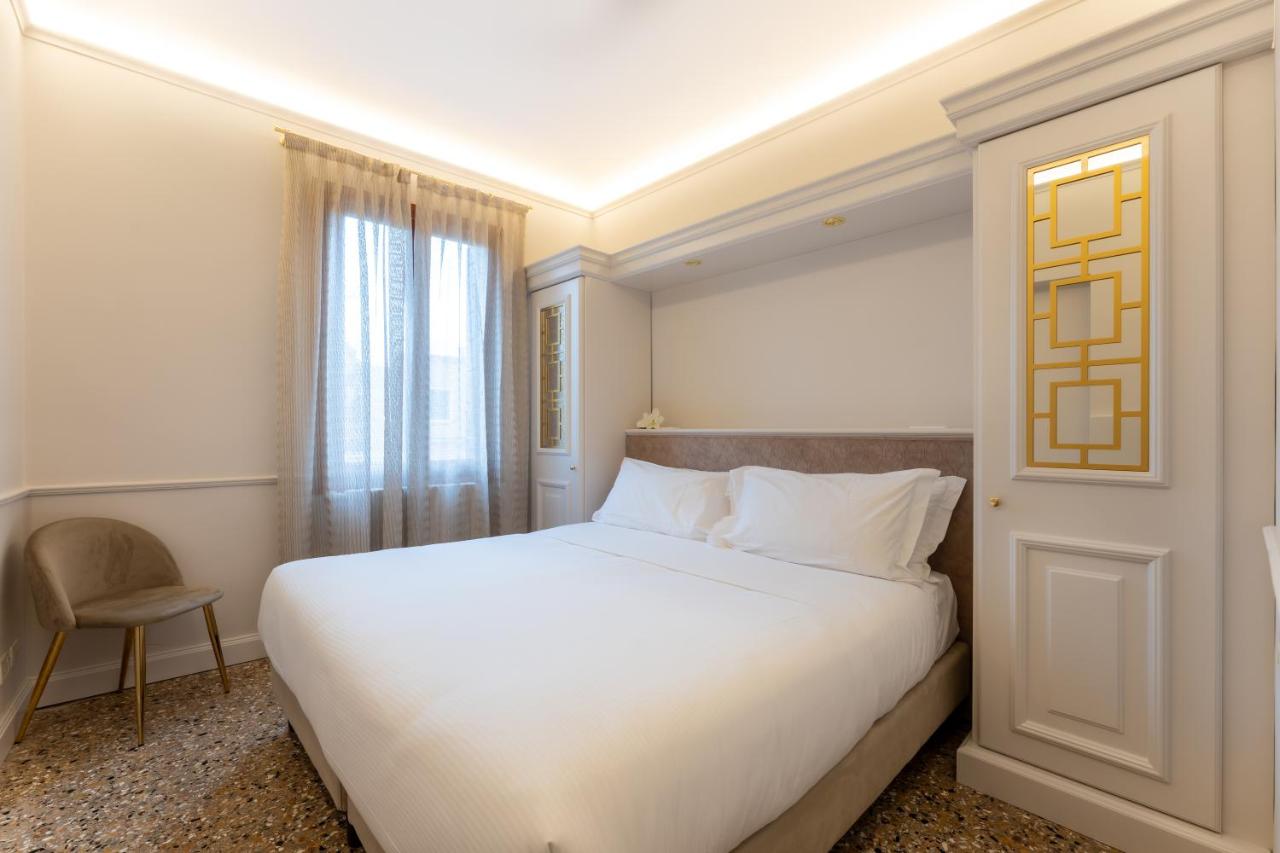 Deluxe Apartment with Canal View