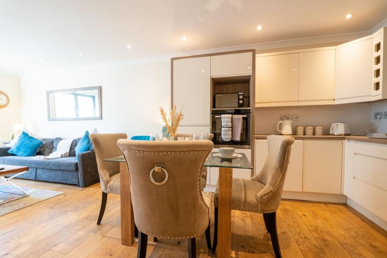 B&B Bristol - Vibrant Old City 2BR Apartment - Full Kitchen WiFi - Bed and Breakfast Bristol