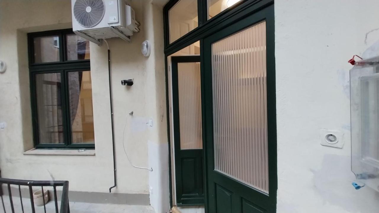 Székely Apartment near Deák Ferenc Square with FREE PARKING IN GARAGE - B&B