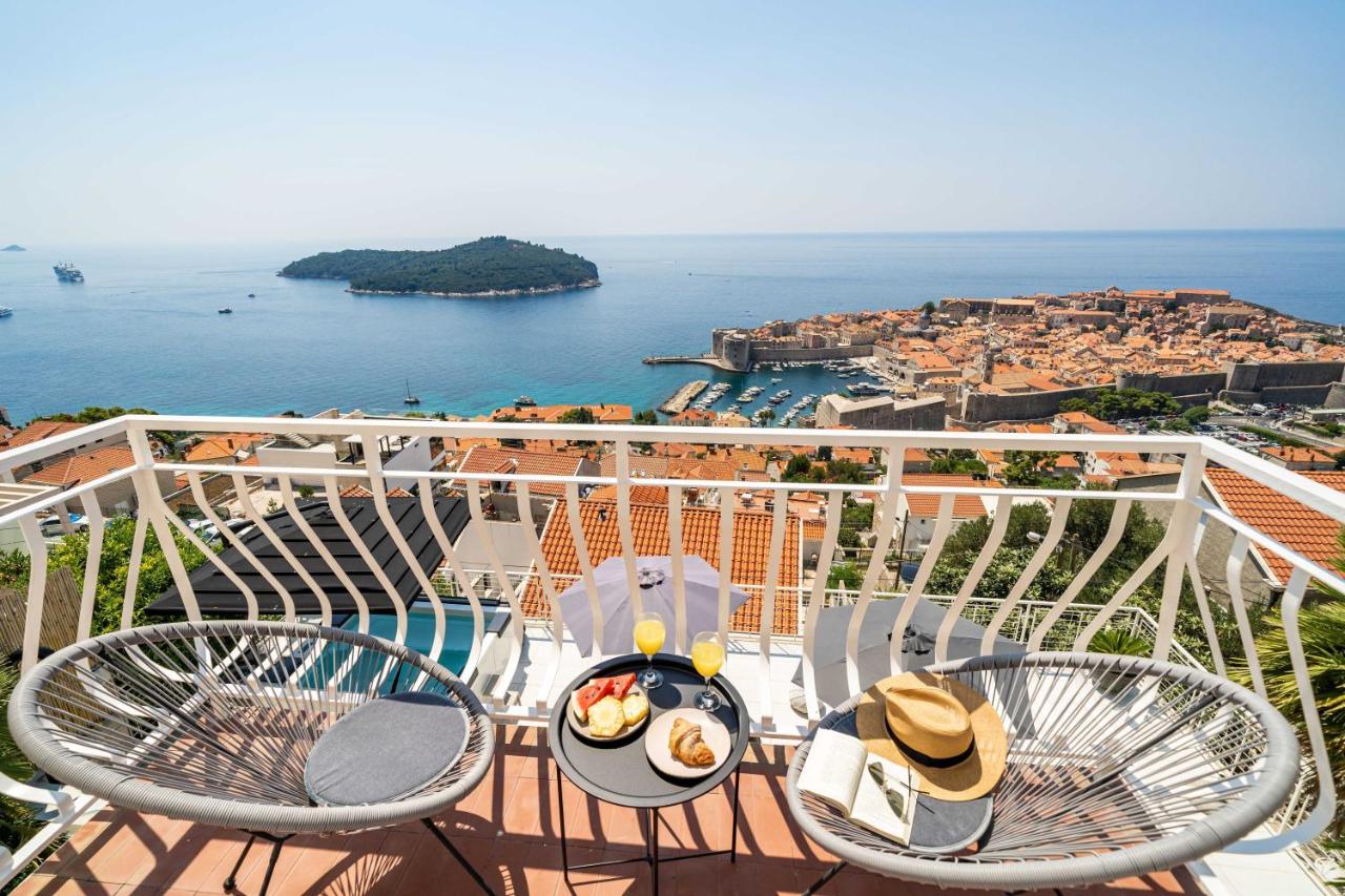 Two Bedroom Apartment with Balcony and Sea View