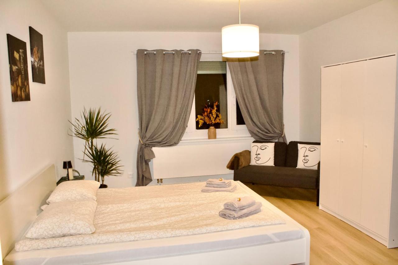 B&B Zurich - Apartments zum Bühlhof (Julie) - Bed and Breakfast Zurich