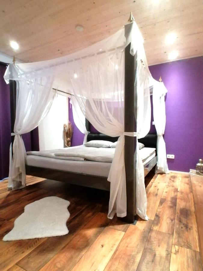 Ferienhaus romantisches Cottage - 2 Schlafzimmer und 2 Bäder - auf historischer Hofreite - B&B Grundau