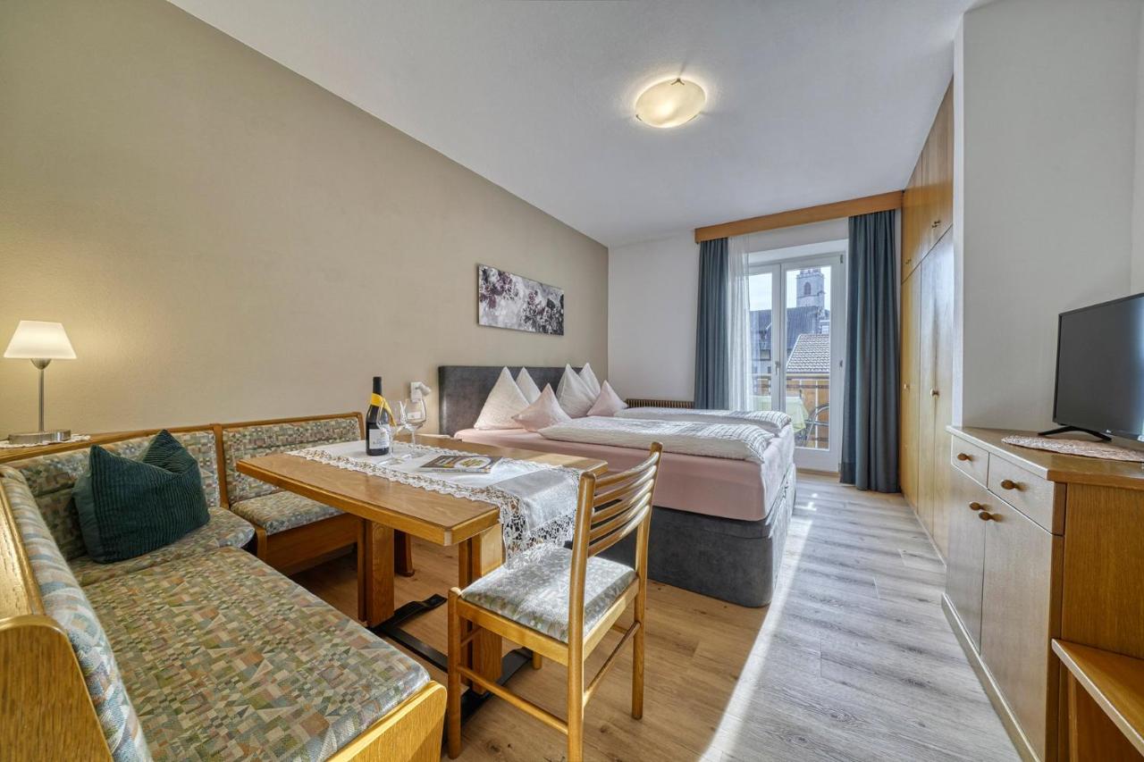 Apartment mit Balkon