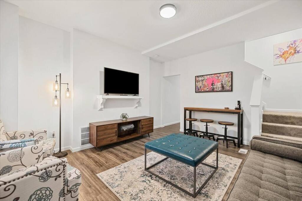 Centrally located renovated home - B&B