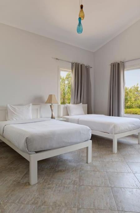 White Villa with open lagoon view - Ferienwohnung