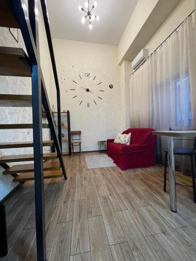 B&B Kharkiv - 2-х уровневая квартира 100м от ТРЦ Французский Бульвар,Неврологія! - Bed and Breakfast Kharkiv