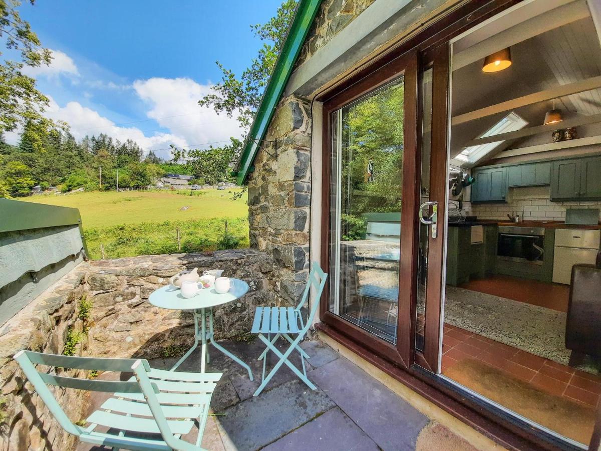 Y Gribyn - Modern stone cottage within Snowdonia's National Park - Bed and Breakfast