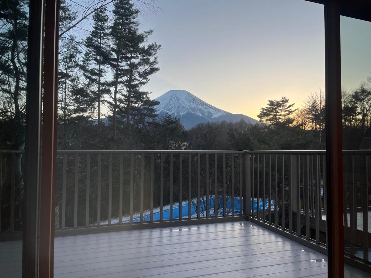 Apartment with Mountain View