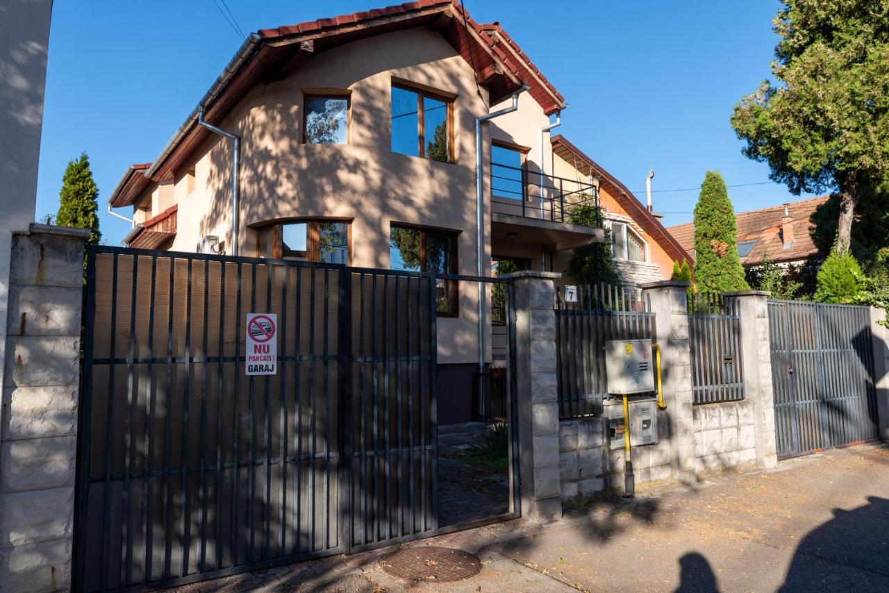 Flower Inn - apartament 1 - B&B Cluj-Napoca