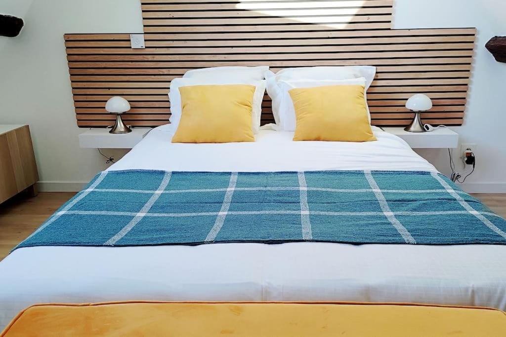 The Cozy Downtown Duplex - Bed and Breakfast Chevreuse