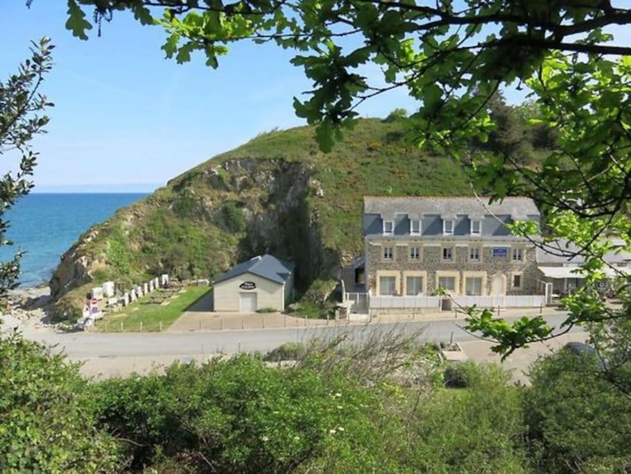 Face à la mer et au sentier de randonnée- Bretagne - B&B