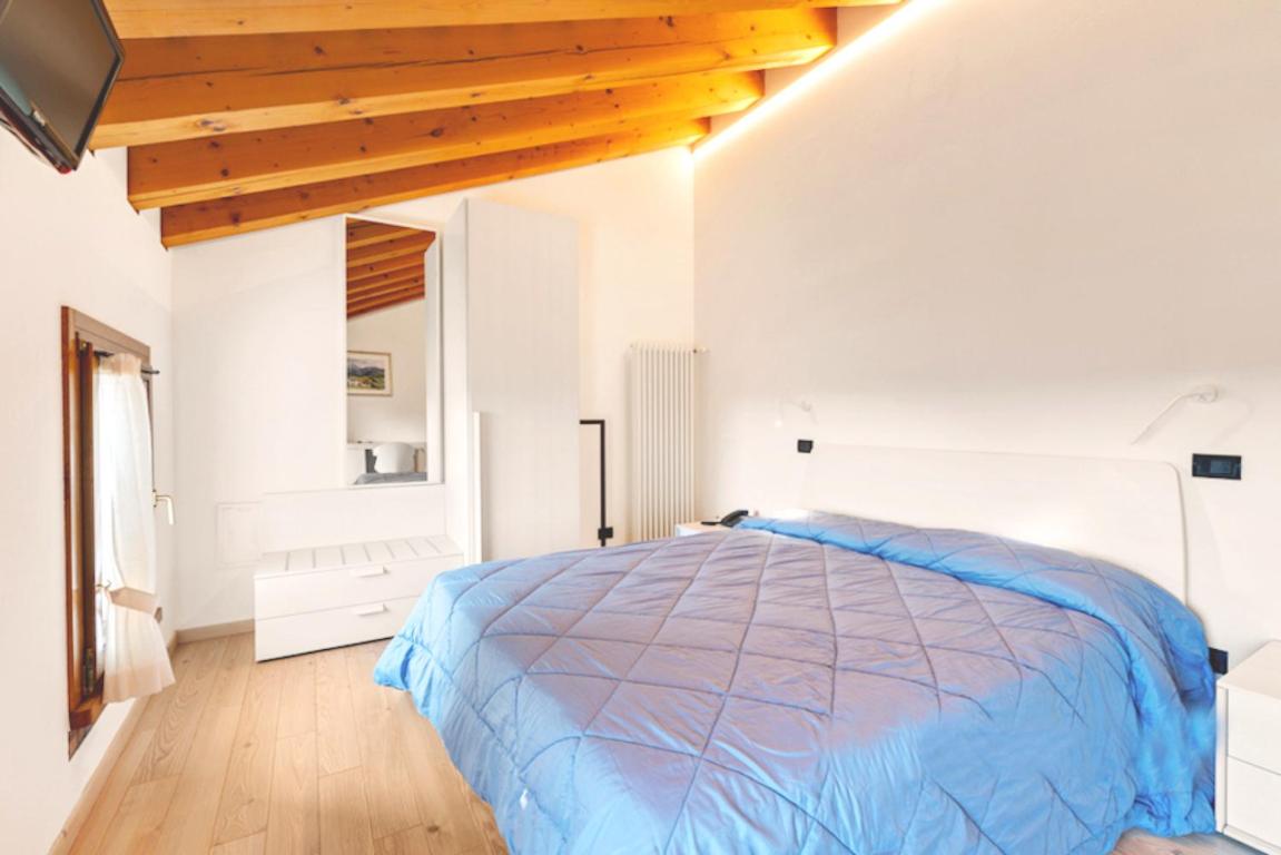 Single Room with Private Bathroom