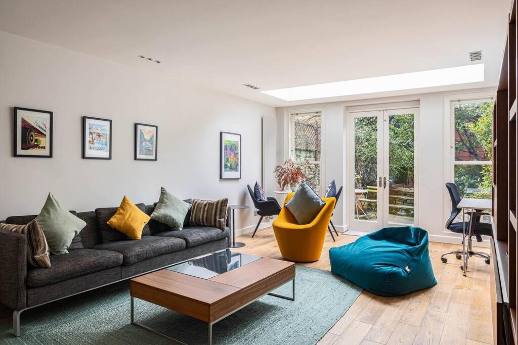 B&B Londen - A Grand Four Bedroom Townhouse at Knightsbridge - Bed and Breakfast Londen