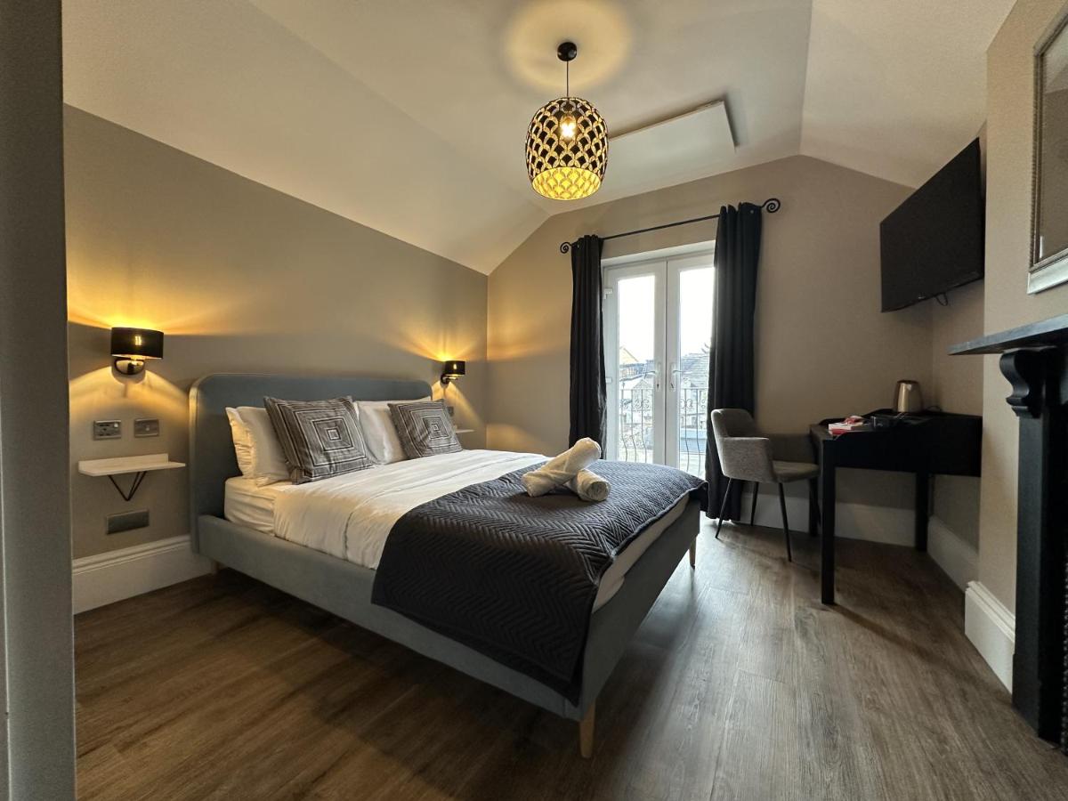 B&B Cardiff - Number One Hundred Bed And Breakfast - Bed and Breakfast Cardiff