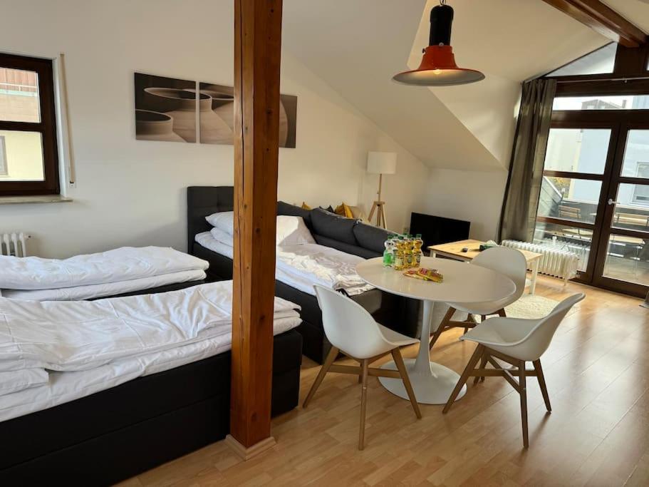 B&B Pforzheim - Dachstudio mit Balkon - Bed and Breakfast Pforzheim