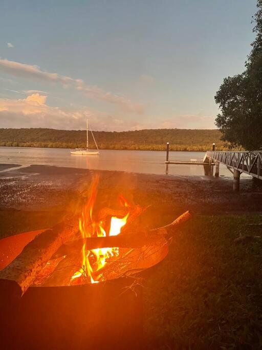 Waterfront, Deep Water Pontoon, views to Straddie - B&B