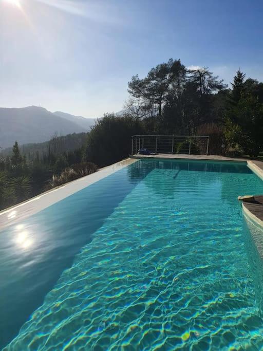 Villa Jean-Pierre. Infinity pool and view in Tourrettes-sur-Loup - Bed and Breakfast Tourrettes-sur-Loup