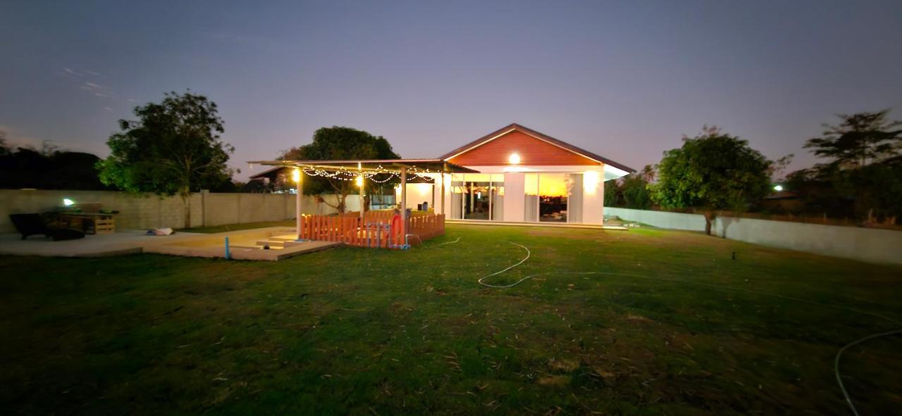 Villa with Pool and Playground - B&B