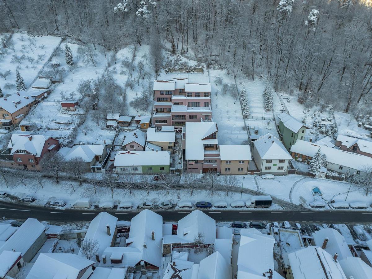 Mountain Serenity and Charming Old Town Nearby by MM Host - B&B