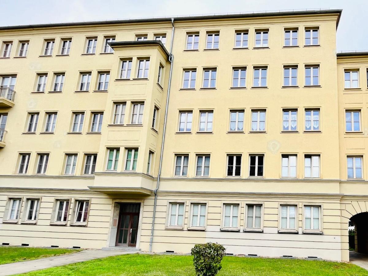 StadtfeldNest - Boxspringbett - Waschmaschine - 55 Zoll Smart-TV - Netflix inklusive - Arbeitsplatz - B&B