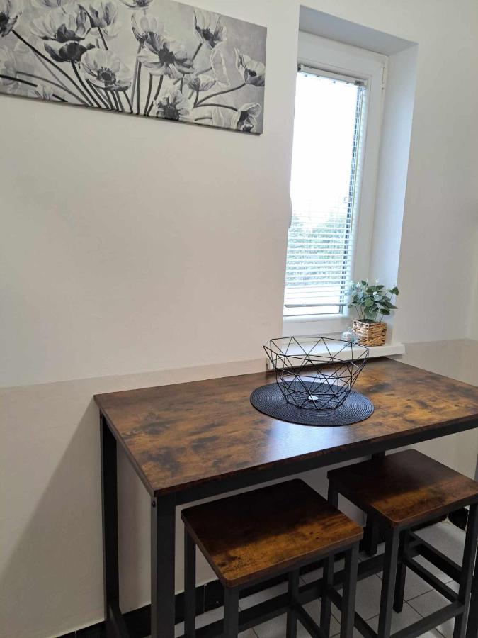 Cozy Town Center Retreat - Ferienwohnung Komorn