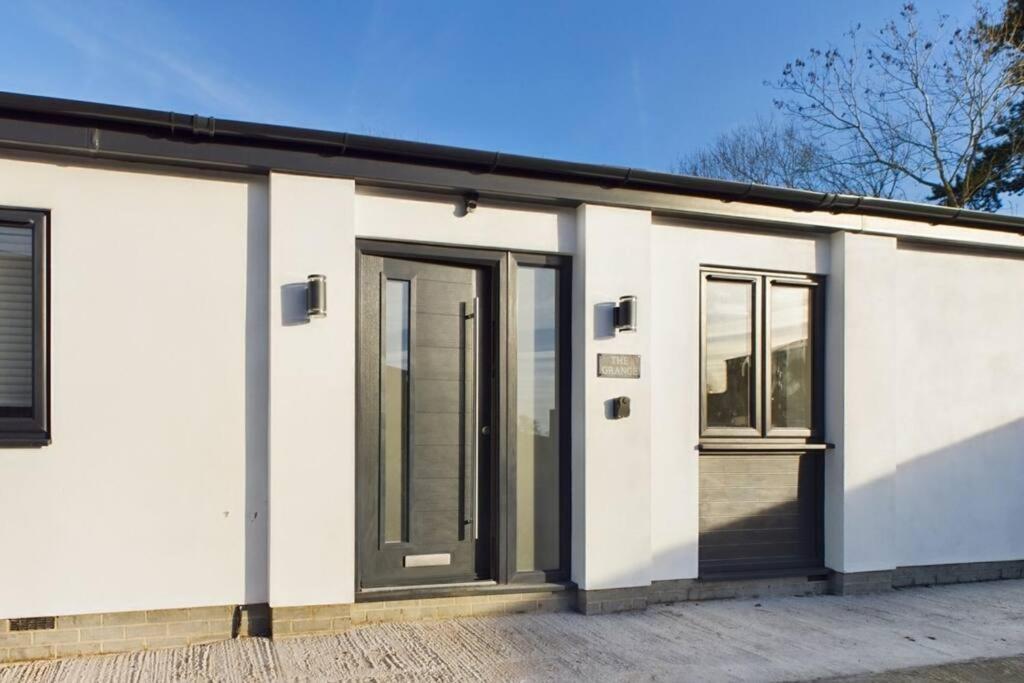 The Grange Sleeps 8 Family Retreat Free Wi-Fi & Parking - Chambres d’hôtes