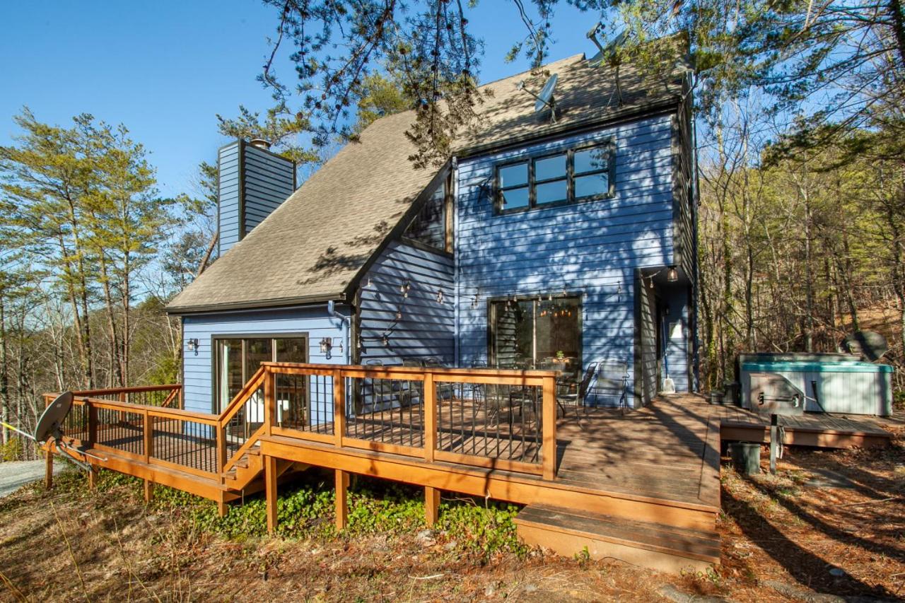 Hot Tub 7 min to Parkway More - B&B Pigeon Forge