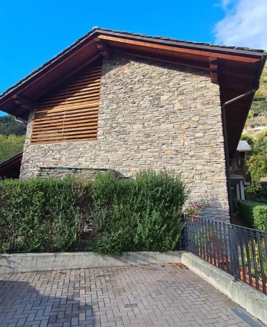 Casa Vignolet : la finestra su Pont-Saint-Martin - B&B Pont-Saint-Martin
