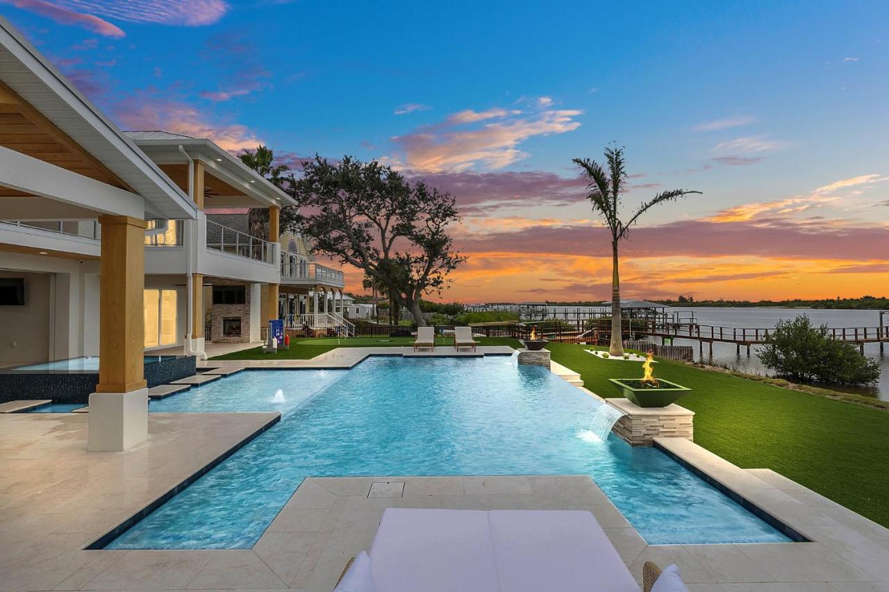 Infinity Pool Paradise I Luxe Waterfront Living - B&B