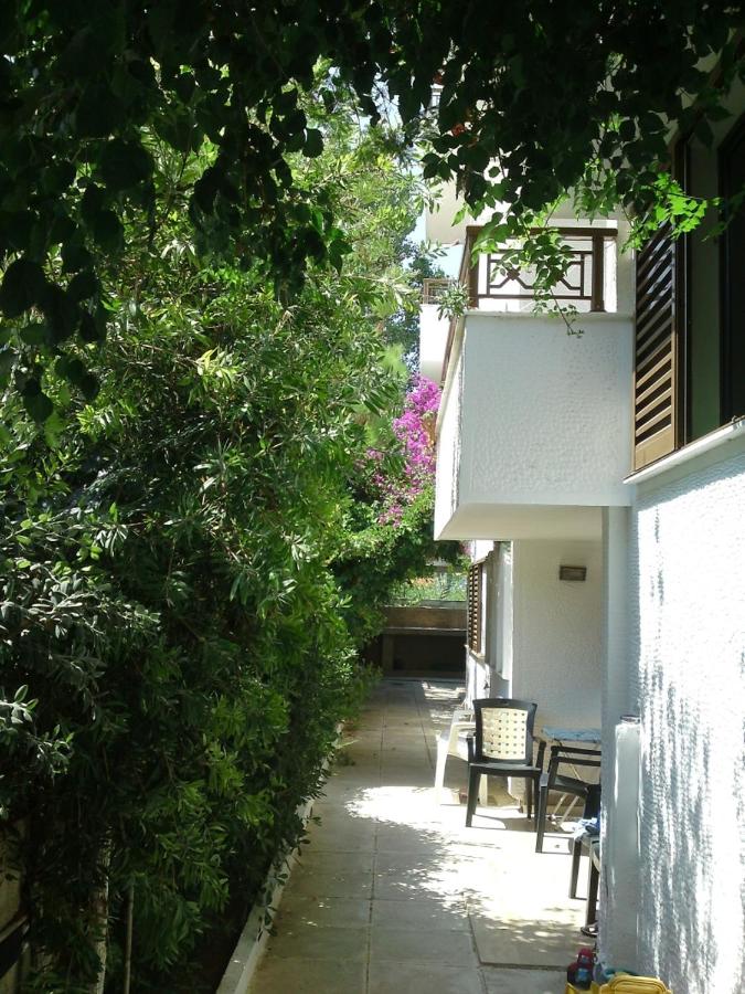 Chris Studios & Apartments - B&B