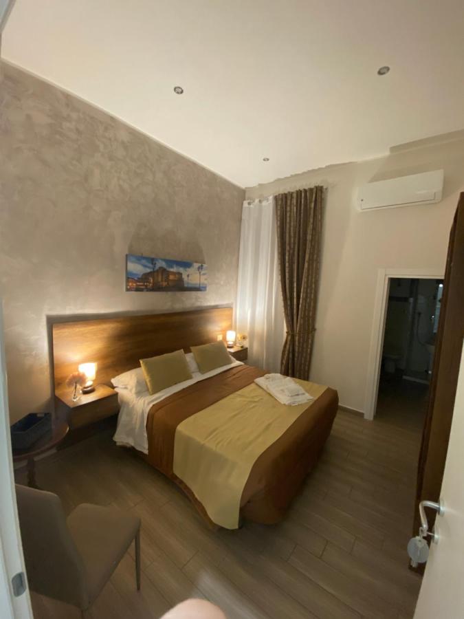 Habitación con cama extragrande.