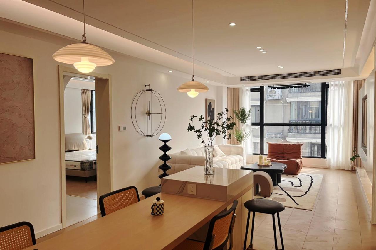 Eastern Hub - Three Bedroom Apt in Xintiandi, 50m from Metro, Many Shops and Malls Surrounded - B&B