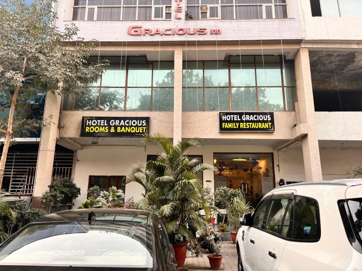 B&B Gurugram - Hotel Gracious I Family & Couple Friendly I Gurgaon - Bed and Breakfast Gurugram