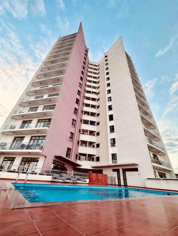 Luxury home 75”TV, 5mins from City Center & Beach - Ferienwohnung