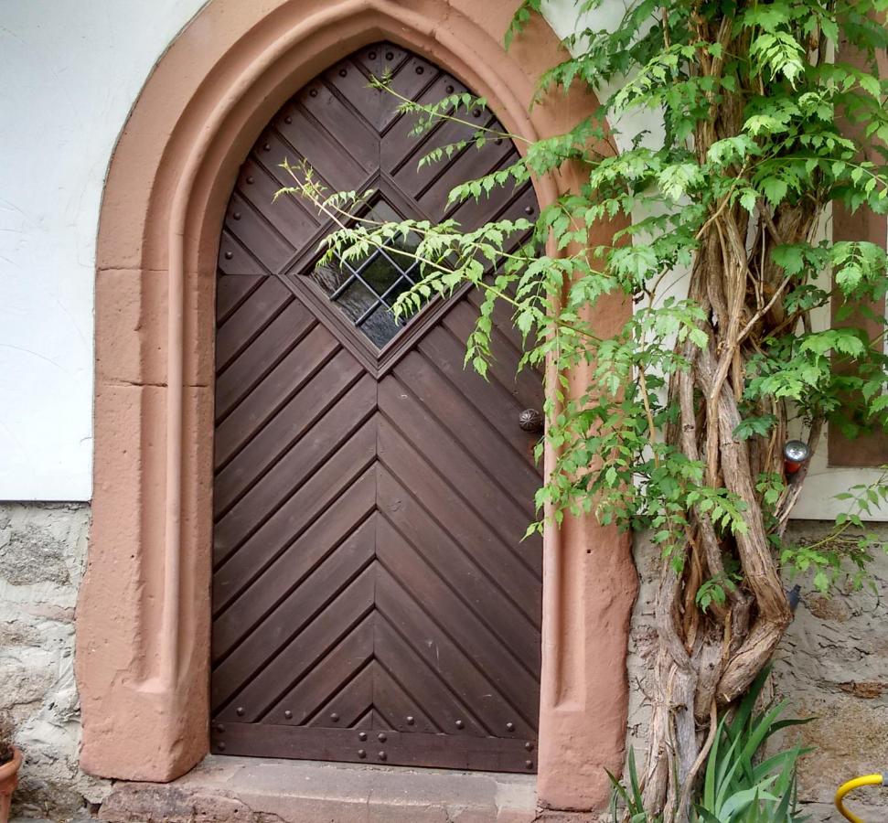 Historischer Adelshof am Marktplatz, Atelier 70 m² - Chambres d’hôtes Weinheim
