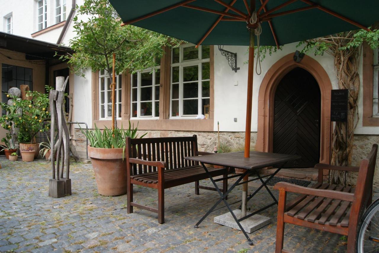Historischer Adelshof am Marktplatz, Atelier 70 m² - Ferienwohnung Weinheim