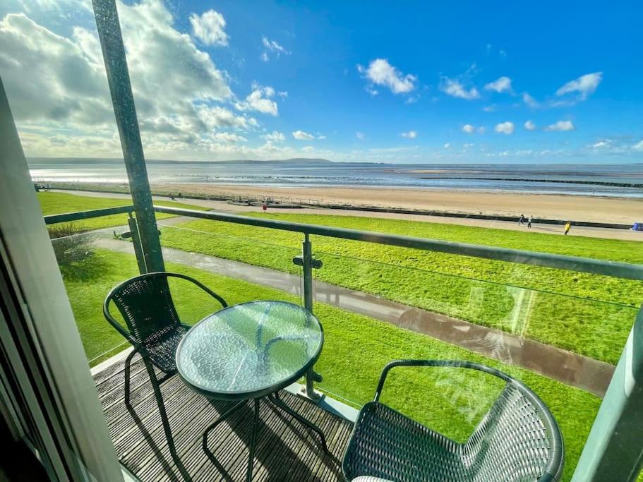 Beachfront Bliss with Spectacular Views - Bed and Breakfast