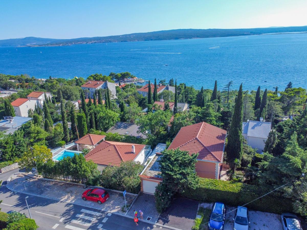 Villa Monticello Crikvenica, 200m from sea with rome garden - Chambres d'hôtes Dramalj
