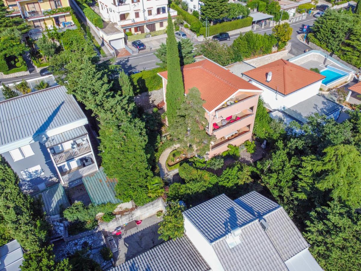 Villa Monticello Crikvenica, 200m from sea with rome garden - Chambres d'hôtes Dramalj