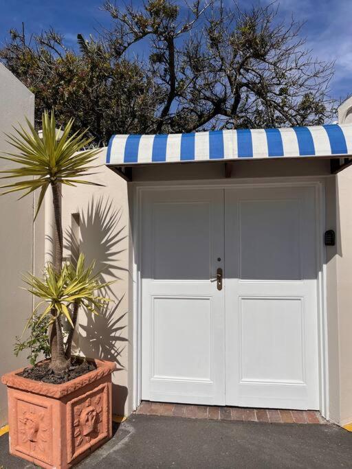 Lovely Garden Studio1 - 10 minute walk from beach - B&B