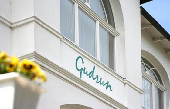 Villa Gudrun - 569 mit eigener Sauna, Dachterrasse, kleiner Meerblick - B&B Ostseebad Binz