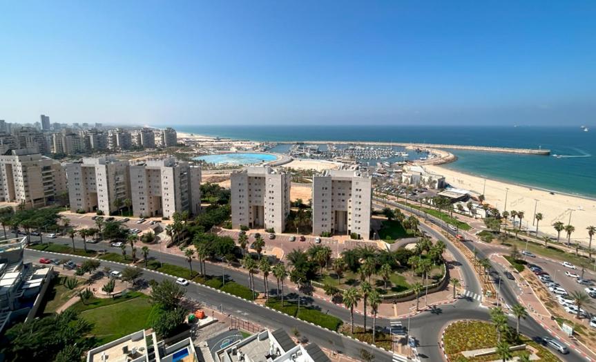 Ashdod Seaview Apartment- דירה אשדוד נוף לים - B&B